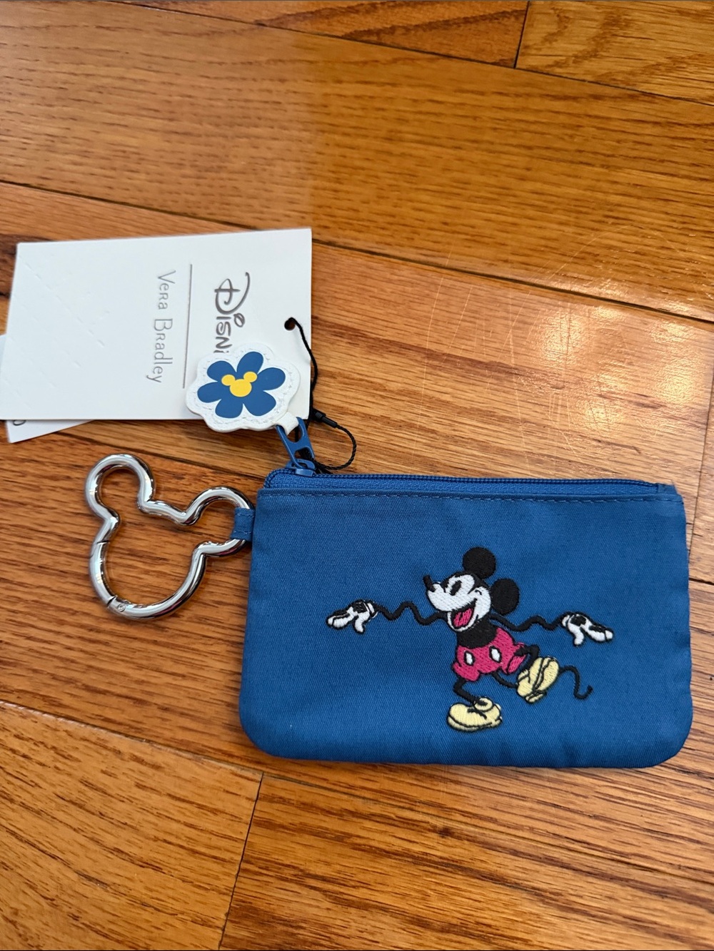 Vera Bradley Disney Zip Case with Keyring
Sensational Mickey Mouse
New with Tag